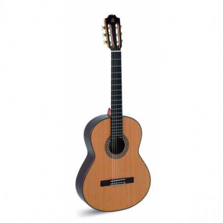 Admira A20 Electrificada Con Fishman Serie Artesanía [Guitarra Clásica]